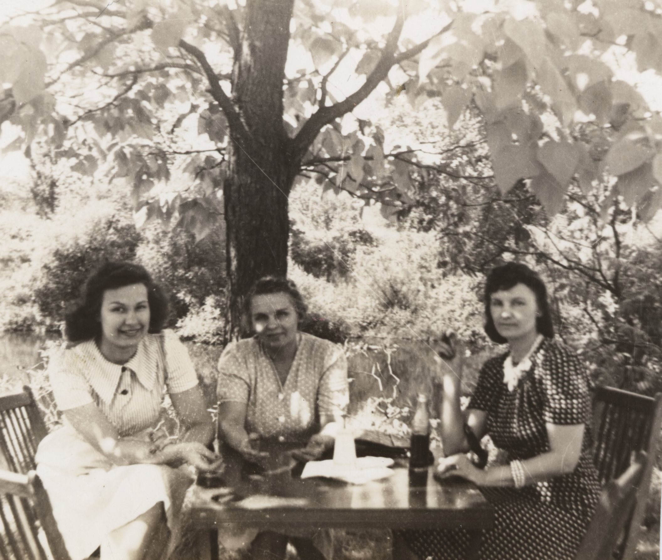daughter Pris, Helen Moraniec Lasecki, Helen's sis, Hedy Moraniec at Union Picnic 1941 Michigan